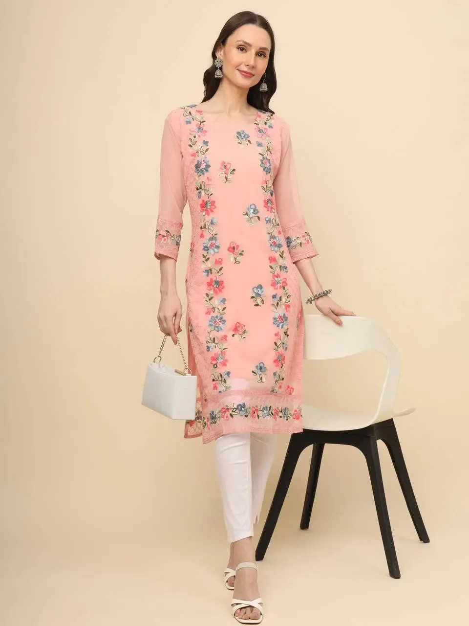 Beautiful Women's Lucknow Chikankari Kurti