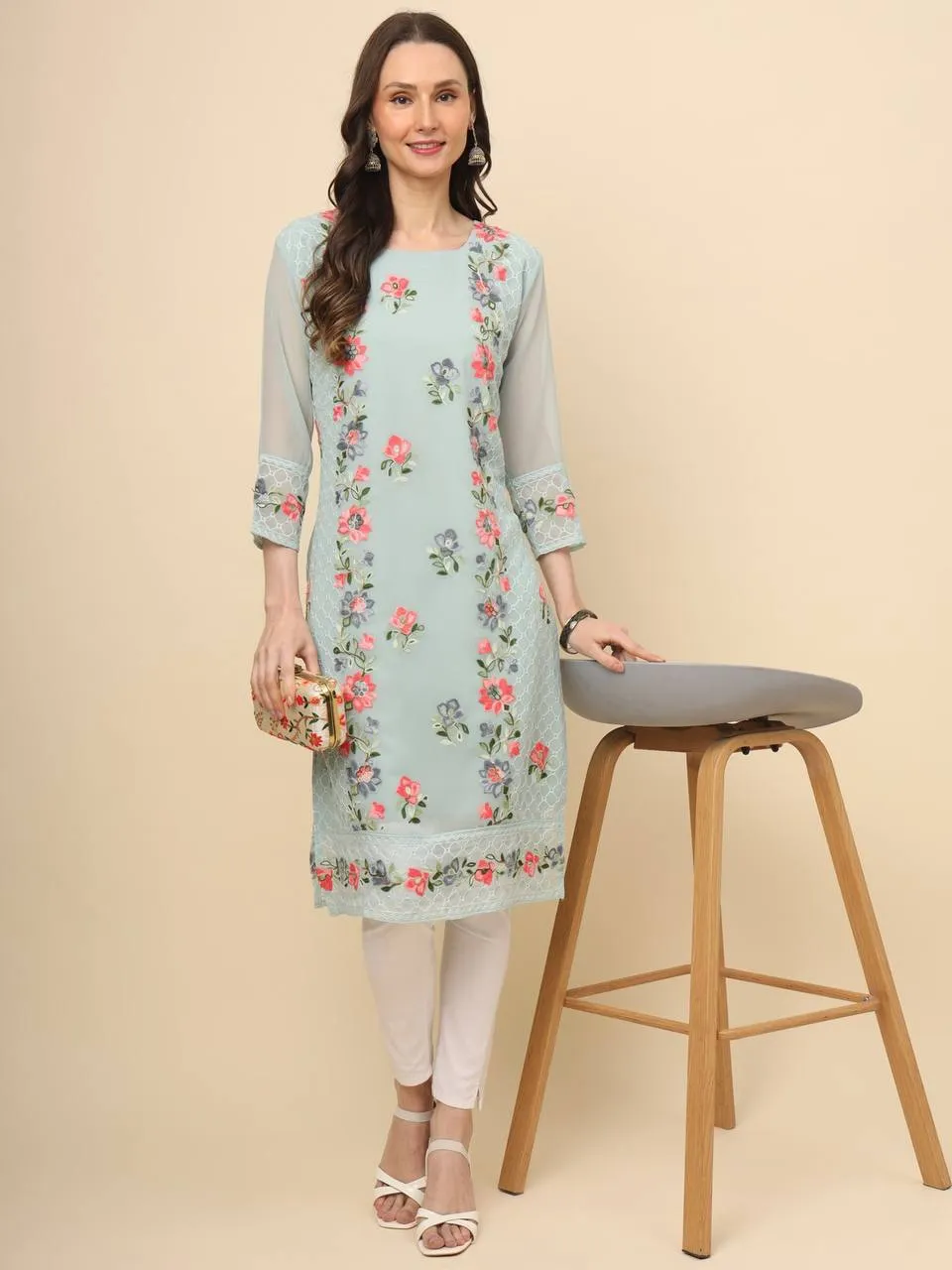 Beautiful Women's Lucknow Chikankari Kurti