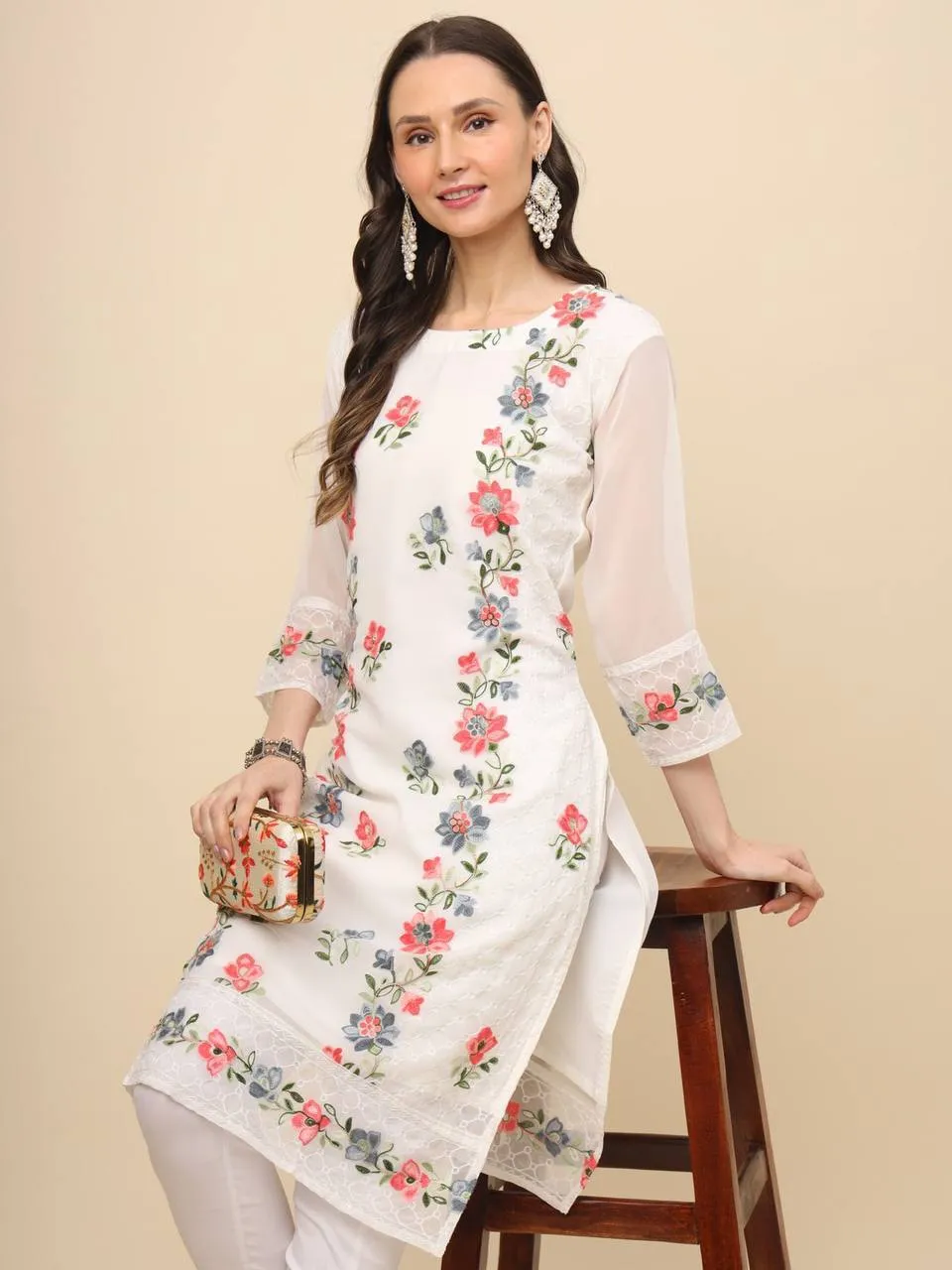 Beautiful Women's Lucknow Chikankari Kurti