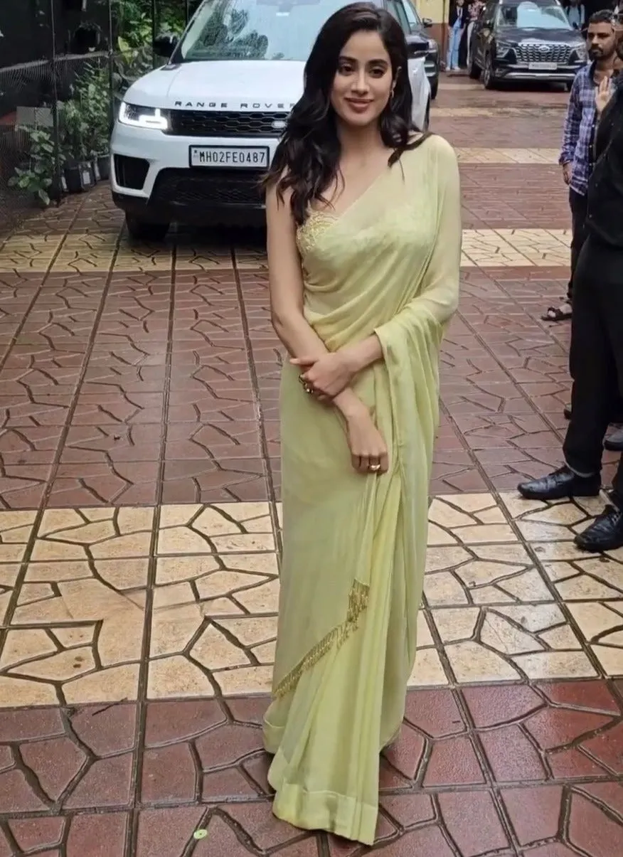 Bollywood Celebrity Janhvi Kapoor in Bawal Yellow Saree -SSS001JK